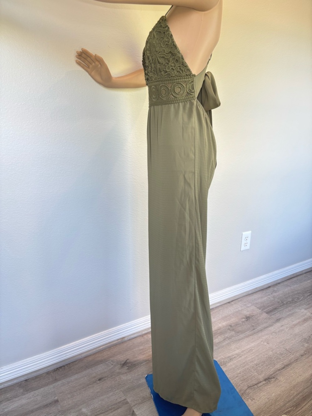 Blashe Olive Crochet Bodice Wide-Leg Jumpsuit Open Back V Neck Like New - Picture 5 of 16